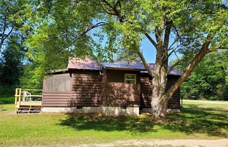 Hiawatha Cabins (Midway Cabins & Service) - Hiawatha Cabins